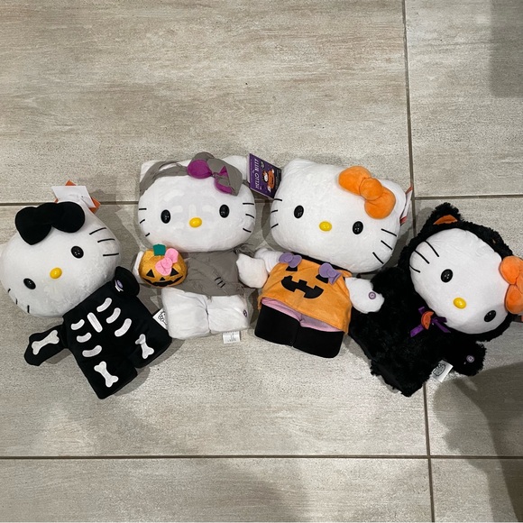 NEW HELLO KITTY HALLOWEEN MUSICAL & DANCING PLUSH SIDE STEPPER BUNDLE (4)